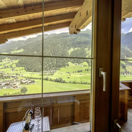 In Stubaital Near Lift Нойштіфт-ім-Штубайталь