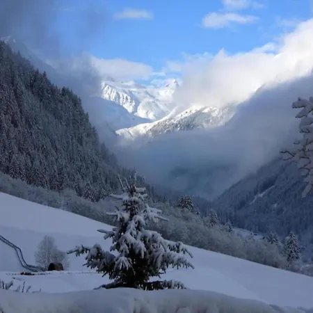 In Stubaital Near Lift * Нойштіфт-ім-Штубайталь