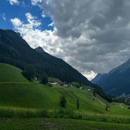 In Stubaital Near Lift Нойштіфт-ім-Штубайталь